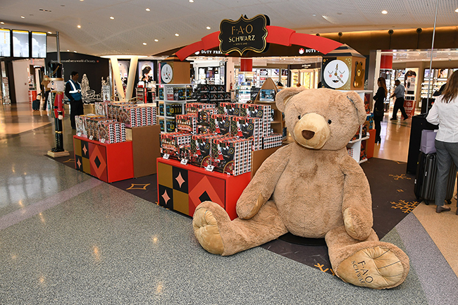 FAO-Schwarz-JFK-T4.jpg