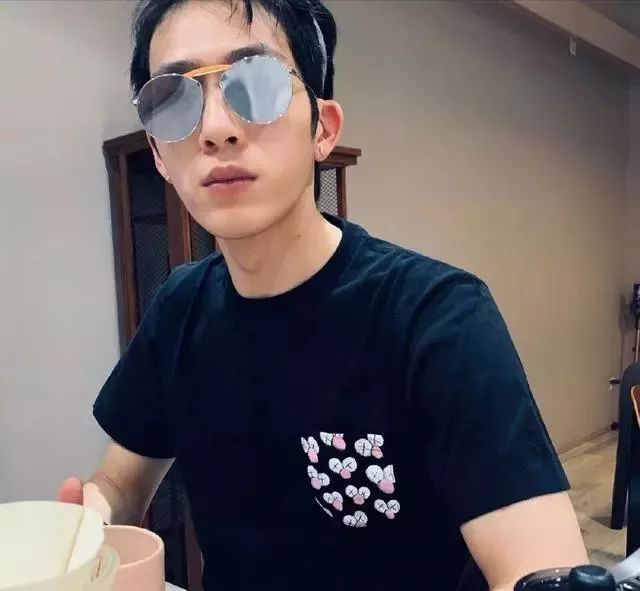 井柏然.jpg
