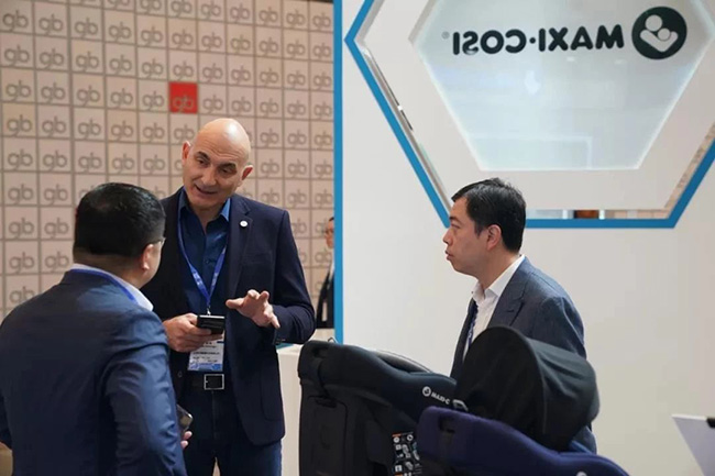 乐瑞婴童集团亚太CEO Dean Jennings 交谈.jpg