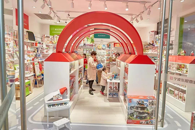 欧育樘宁波店店内顾客.jpg