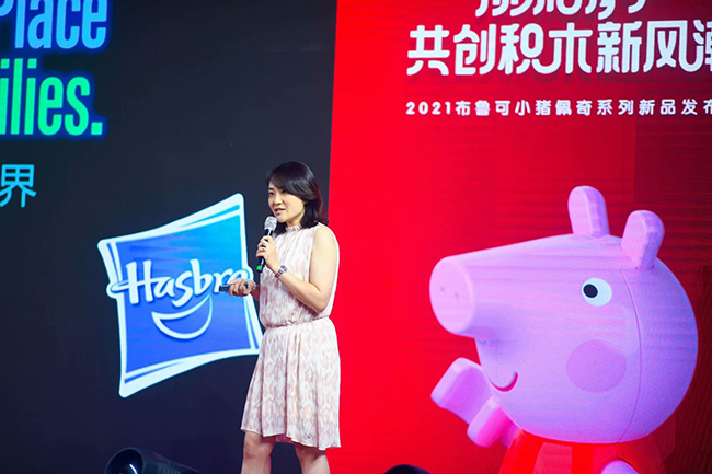 孩之宝大中华区消费品部总监钱静上台分享.jpg