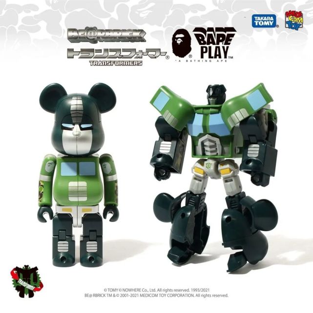 BE@RBRICK携手时尚品牌BAPE、玩具品牌变形金刚，三方打造了联名款产品.jpg