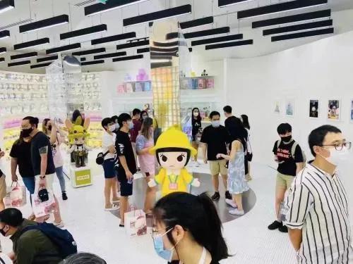 泡泡玛特新加坡店.jpg