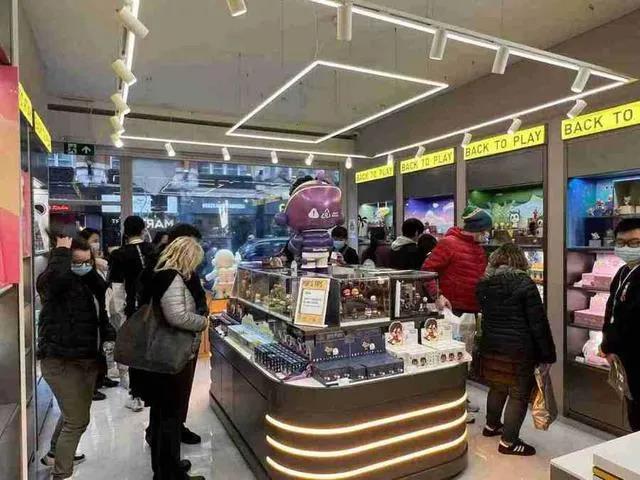 泡泡玛特欧洲首店.jpg