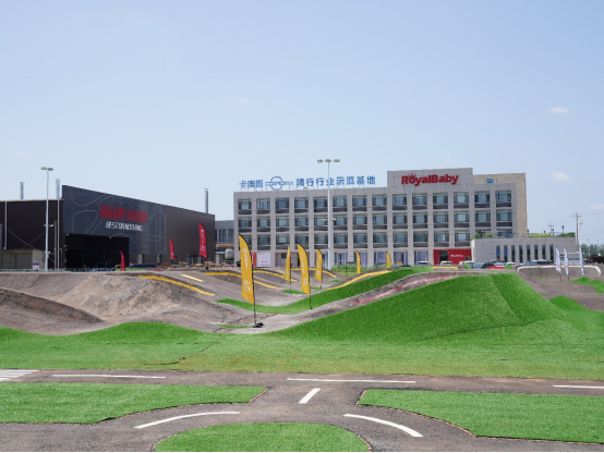 优贝童车打造京津冀首屈一指的专业级骑行主题基地.png