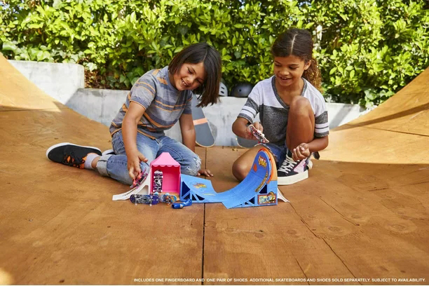 Hot Wheels Skate Amusement Park Skate Set.jpg