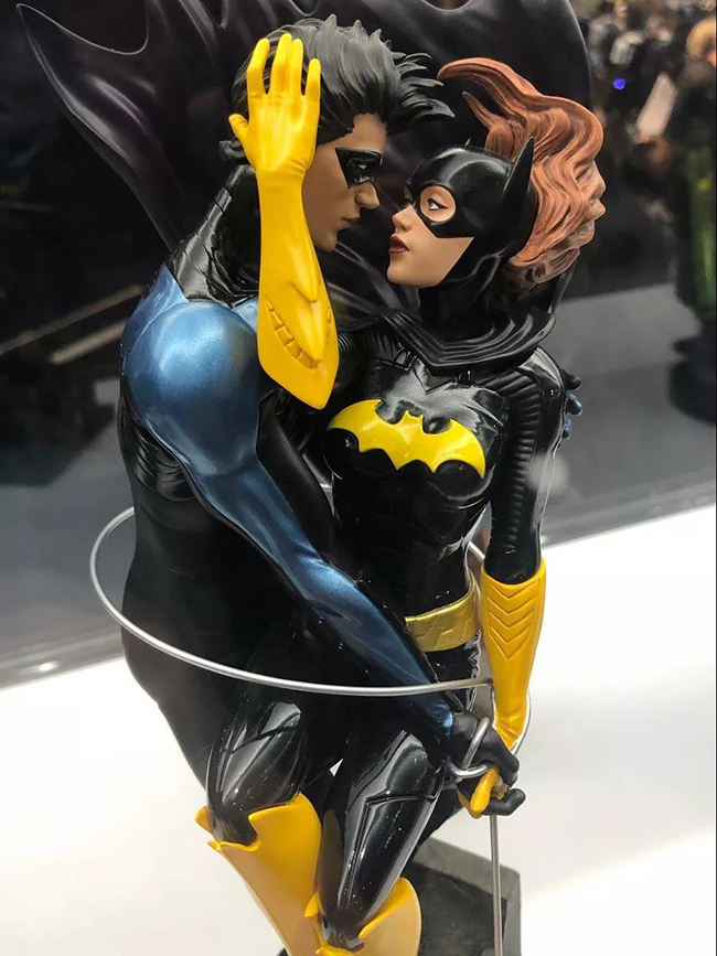 DC Collectibles推出的“蝙蝠女孩与夜翼”手办.jpg