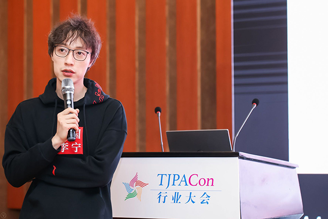 vbox8183_DY4W2831_113351_small_v2.JPG
