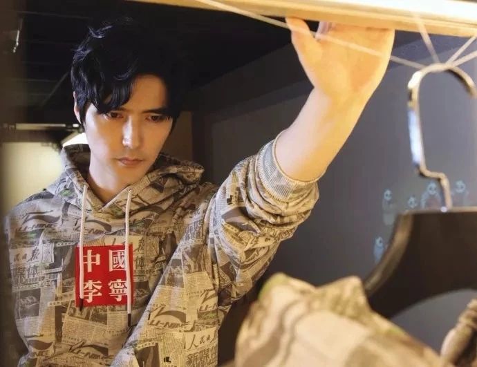 人民日报款李宁潮服.jpg
