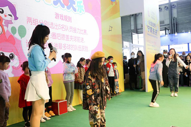 伶可家族 全家欢大舞台2.jpg