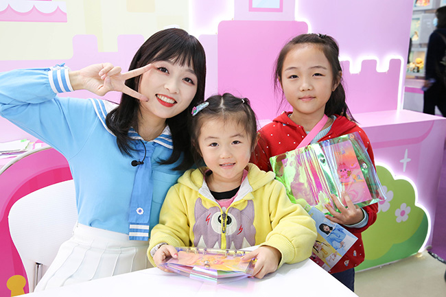 伶可家族签售会.jpg